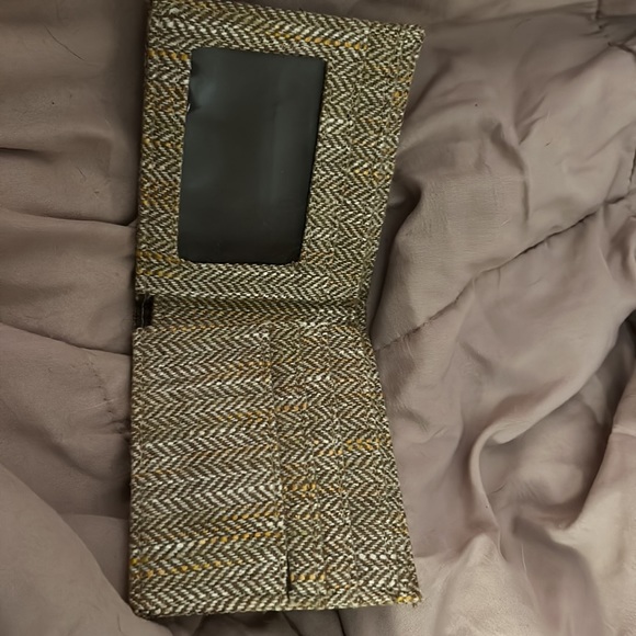 Men’s Kavu Tan/Herringbone Pattern Wallet-Bi-Fold. - Picture 3 of 3